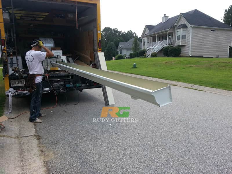 Seamless aluminum gutters installed on a West Atlanta home